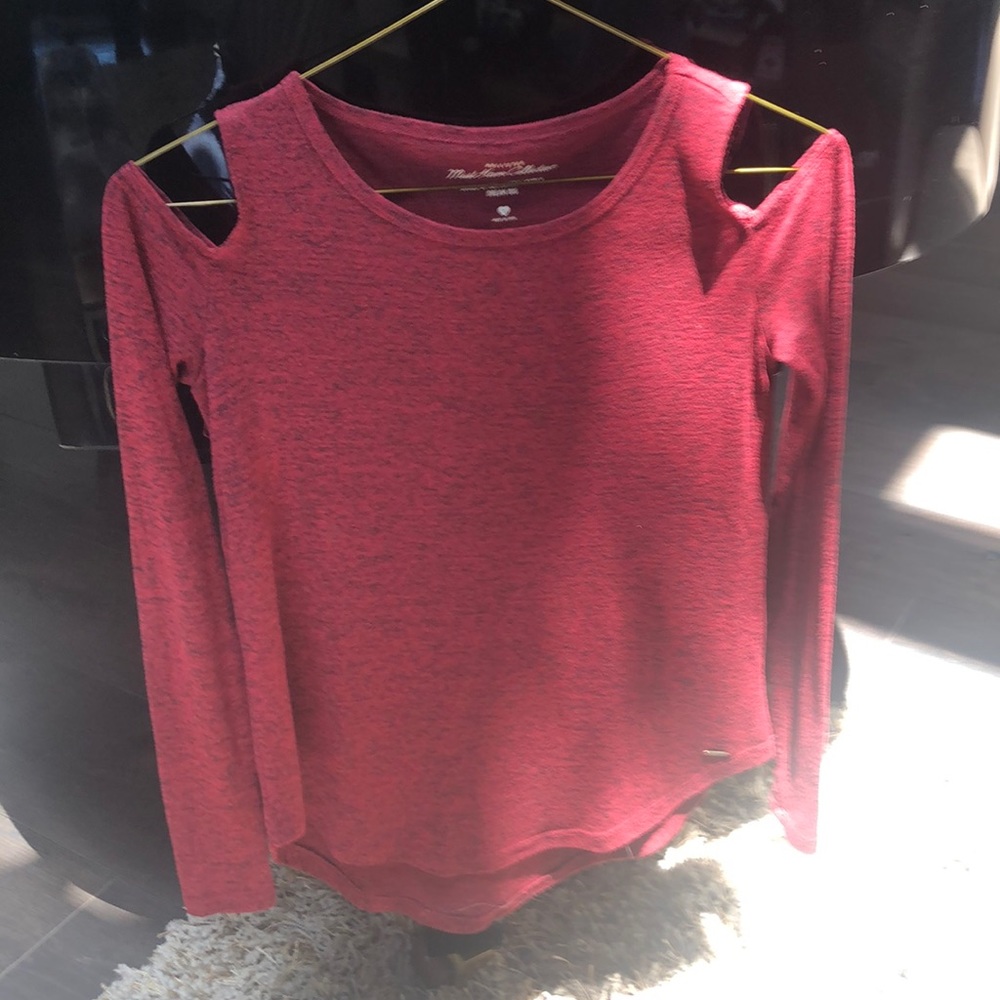 Red Cold shoulder shirt XS